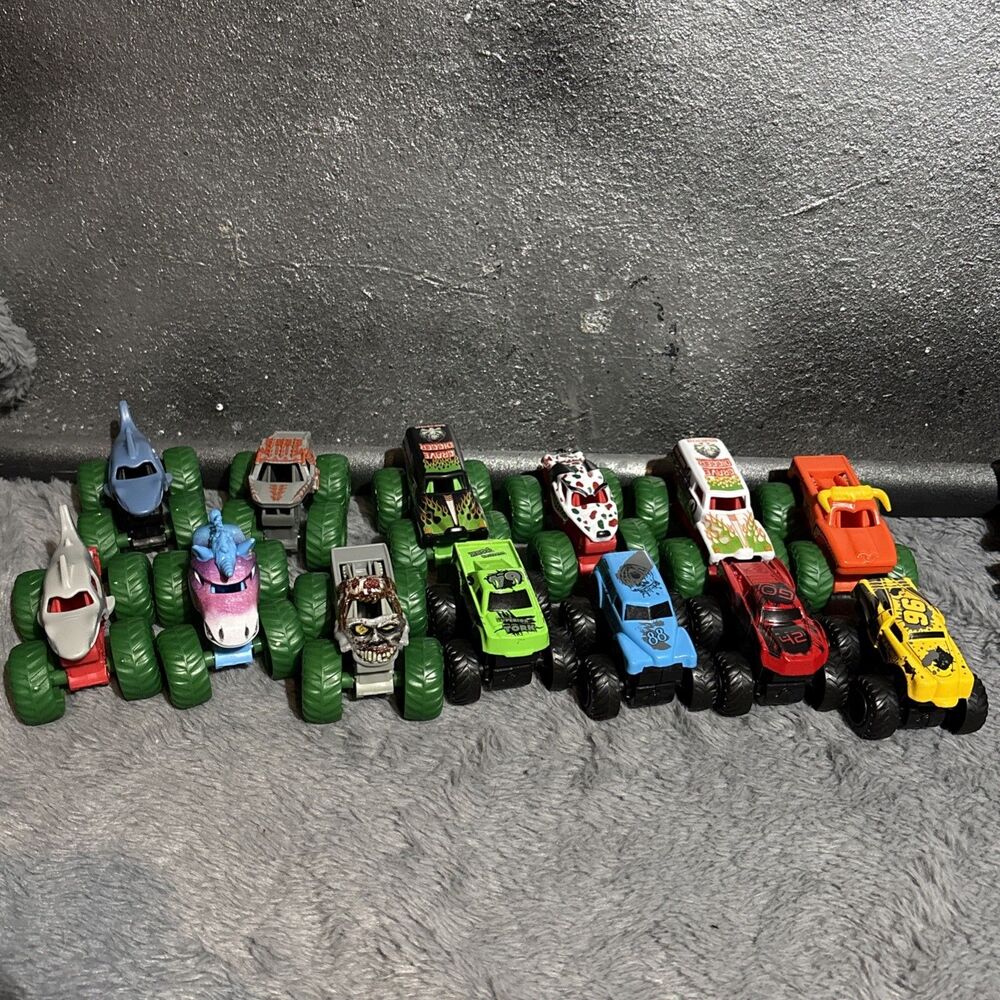 PRESCHOOL Monster Jam 1:72 Christmas Advent Truck~Lot of 9 Zombie Digger +4 Mini